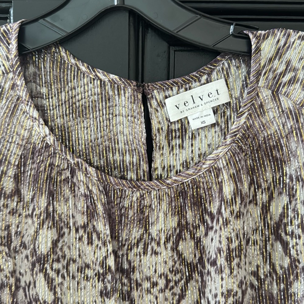 Boutique line Velvet by Graham and Spencer size XS Arianna top. Anthropologie